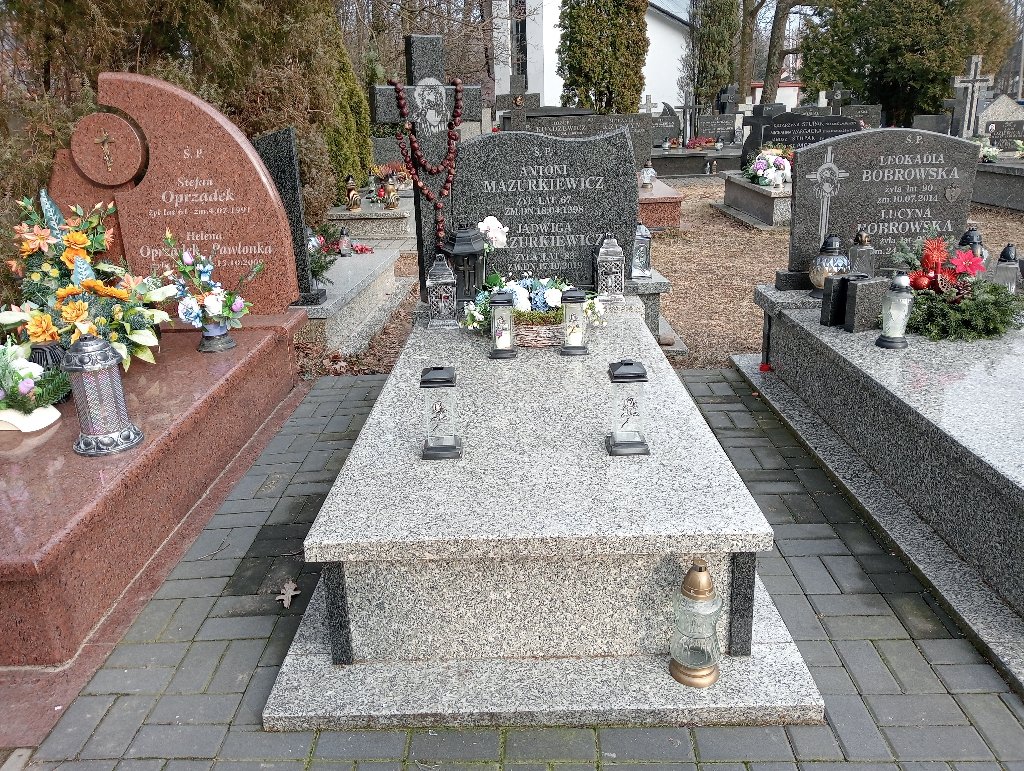Grób Antoni Mazurkiewicz